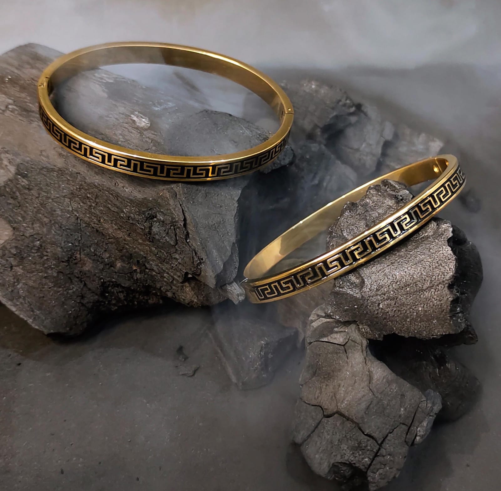 Rolling Flex with Vercase Handcuff bracelet